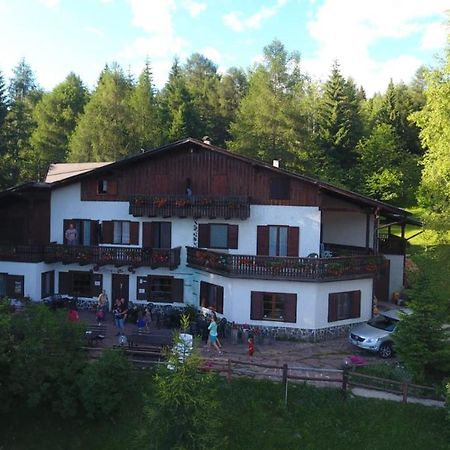 Albergo Scoiattolo Tret Экстерьер фото
